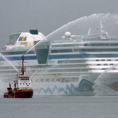 Eva Padberg tauft AIDAbella