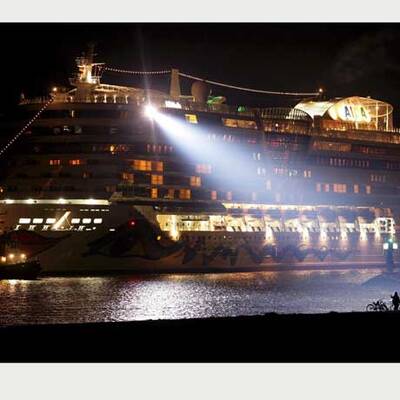 Eva Padberg tauft AIDAbella