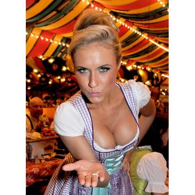Oktoberfest: Wem steht das Dirndl am besten?