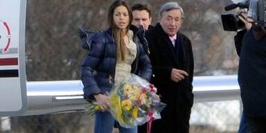 Ruby Rubacuori und Richard Lugner am Flughafen Wien Schwechat