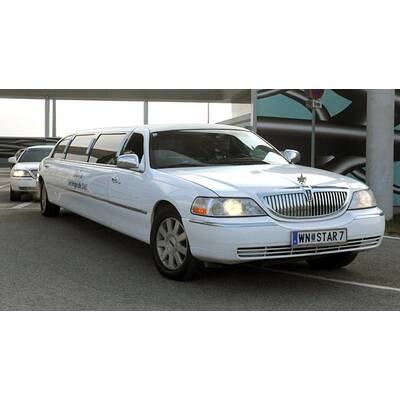 Ruby Rubacuori: Lugners Opernballgast landet in Wien-Schwechat