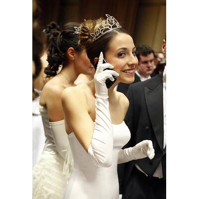 Opernball 2011: Backstage bei den Debütantinnen