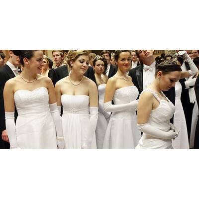 Opernball 2011: Backstage bei den Debütantinnen