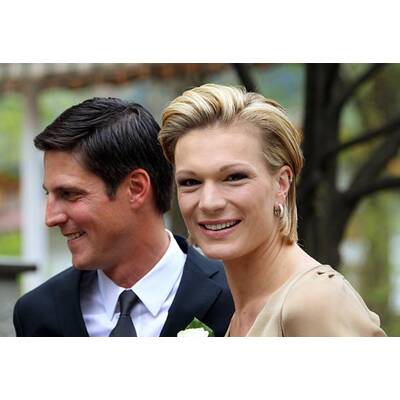 Maria Riesch in Gold: Standesamtliche Trauung in Garmisch