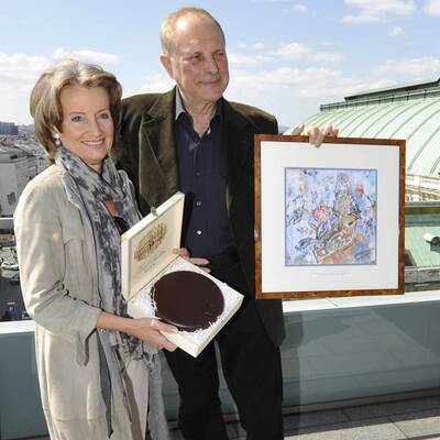 Christian Ludwig Attersee designt neue Sachertorten-Kiste