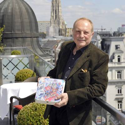 Christian Ludwig Attersee designt neue Sachertorten-Kiste