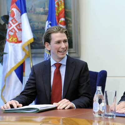 Der Integrationsstaatssekretär kam mit Krawatte