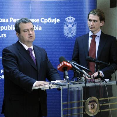 Der Integrationsstaatssekretär kam mit Krawatte