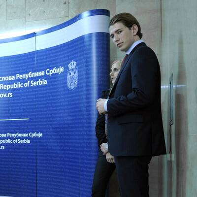 Der Integrationsstaatssekretär kam mit Krawatte