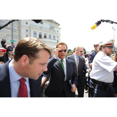 Arnold Schwarzenegger in Wien gelandet
