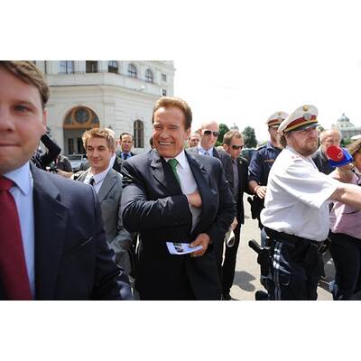 Arnold Schwarzenegger in Wien gelandet