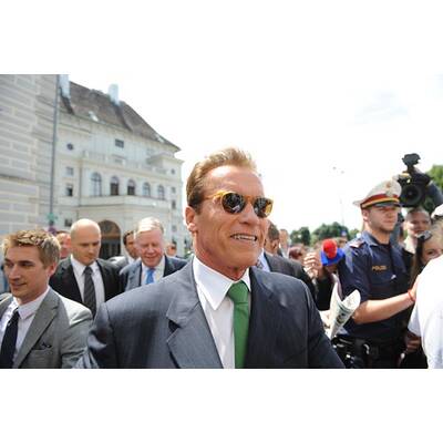 Arnold Schwarzenegger in Wien gelandet