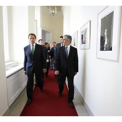 Arnold Schwarzenegger bei Bundeskanzler Werner Faymann.