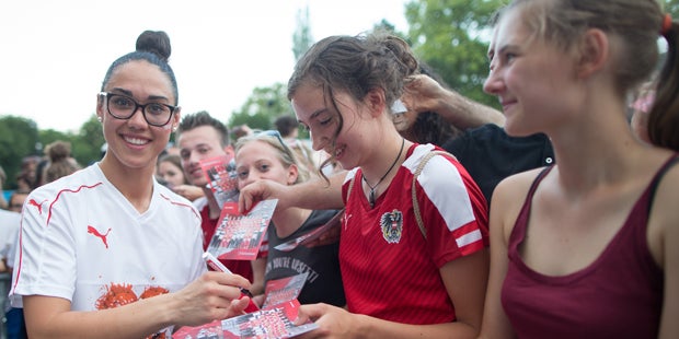 ÖFB-Damen Rathausplatz Zinsberger