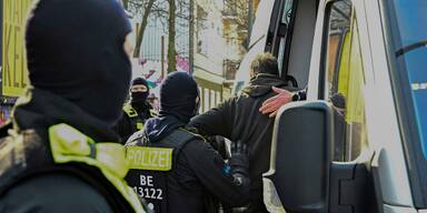 Gesuchte RAF-Terroristen - Razzia in Berlin