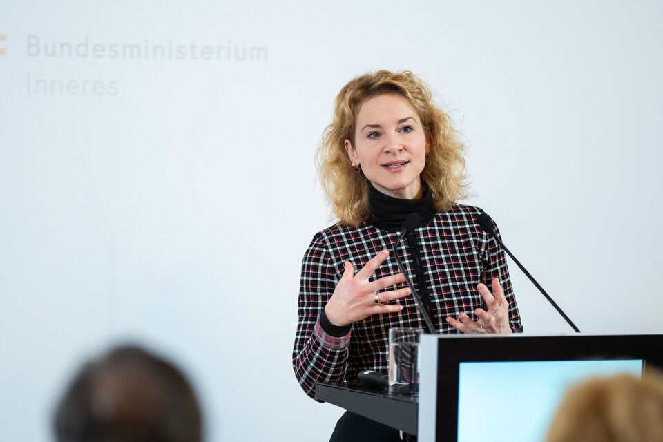 Eva-Maria Holzleitner