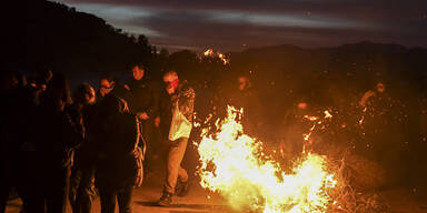Proteste gegen Migranten-Lager eskalieren