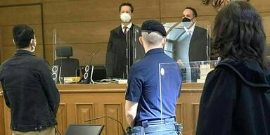 Fl&uuml;chtling stach auf Ehefrau ein &ndash; 18 Jahre Haft