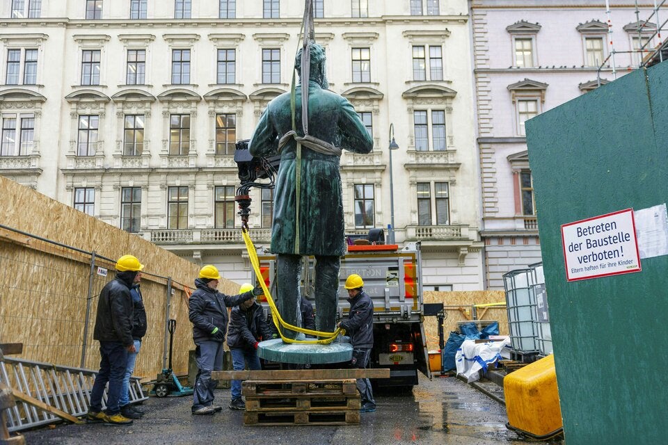Projekt Schieflage: Umstrittene Lueger-Figur von Sockel geholt