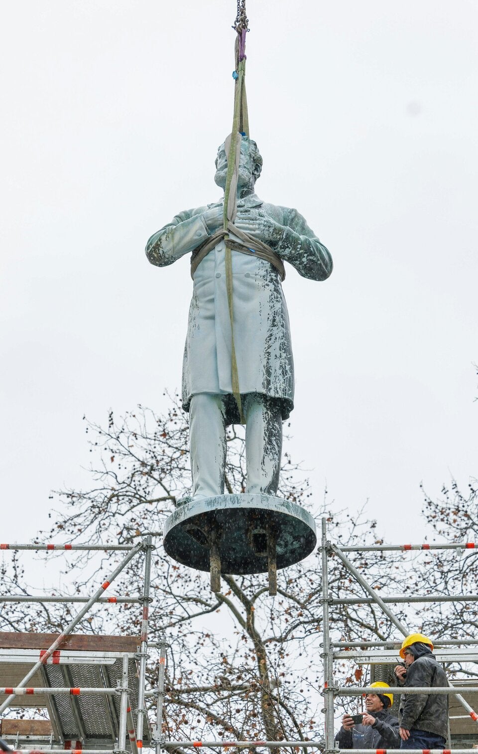 Projekt Schieflage: Umstrittene Lueger-Figur von Sockel geholt