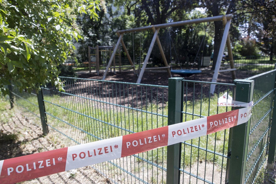 Mann (26) in Wiener Park von Unbekanntem angeschossen