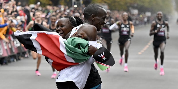 Kipchoge und Ehefrau