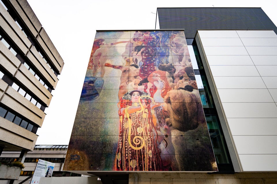 Monumentales Klimt-Gemälde an der Meduni Wien enthüllt