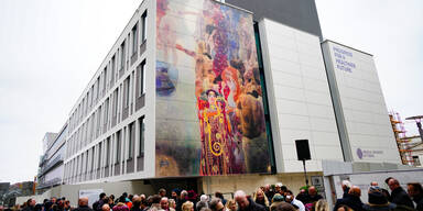 Monumentales Klimt-Gemälde an der Meduni Wien enthüllt