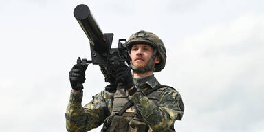 J&auml;gerbataillon &uuml;bt elektronische Drohnenabwehr