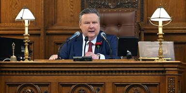 Politikergeh&auml;lter in Wien: B&uuml;rgermeister Ludwig k&uuml;ndigt Nulllohnrunde an