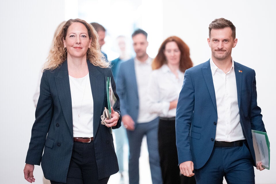 Die beiden Parteivorsitzenden der Wiener Grünen, Judith Pühringer und Peter Kraus.