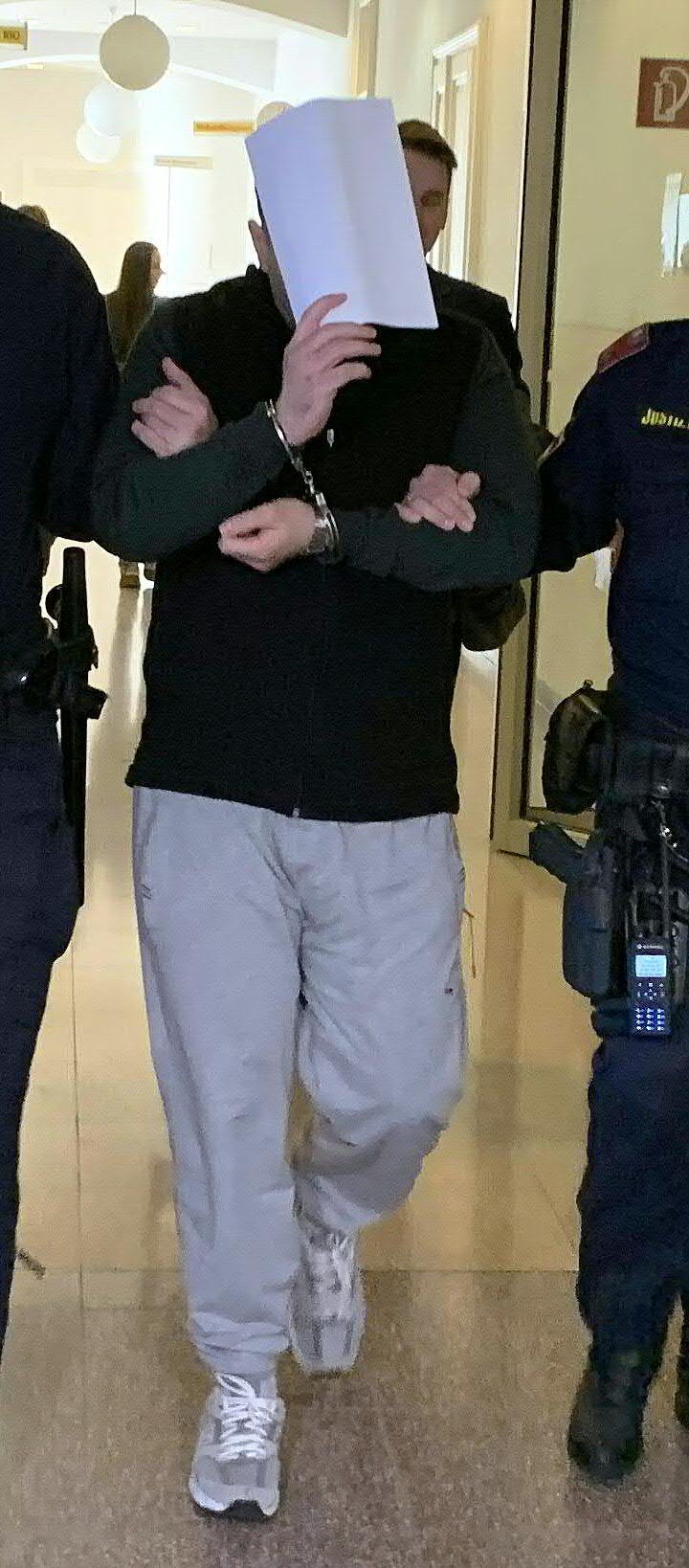 Lkw-Fahrer raste gegen Kirche