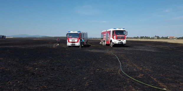 Flächenbrand auf Flugfeld in Wiener Neustadt
