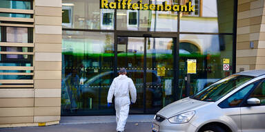 APANIEDERÖSTERREICH-UNBEKANNTE-RÄUMTEN-SCHLIESSFÄCHER-IN-MÖDLINGER-BANK-LEER-=.jpg