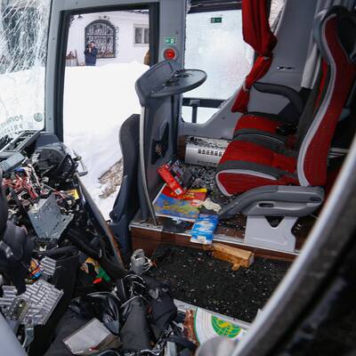 Busunfall am Pass Gschütt: Viele Verletzte