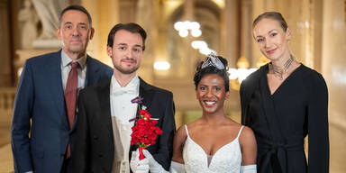 Bogdan Roscic mit Yelena Aschberger und Deb&uuml;tanten