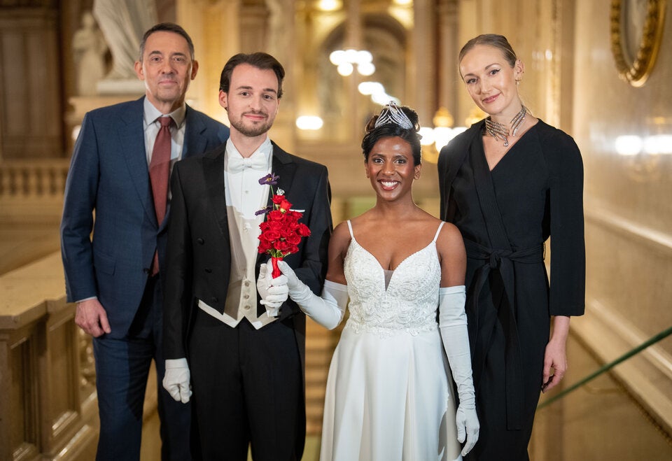 Bogdan Roscic mit Yelena Aschberger und Debütanten