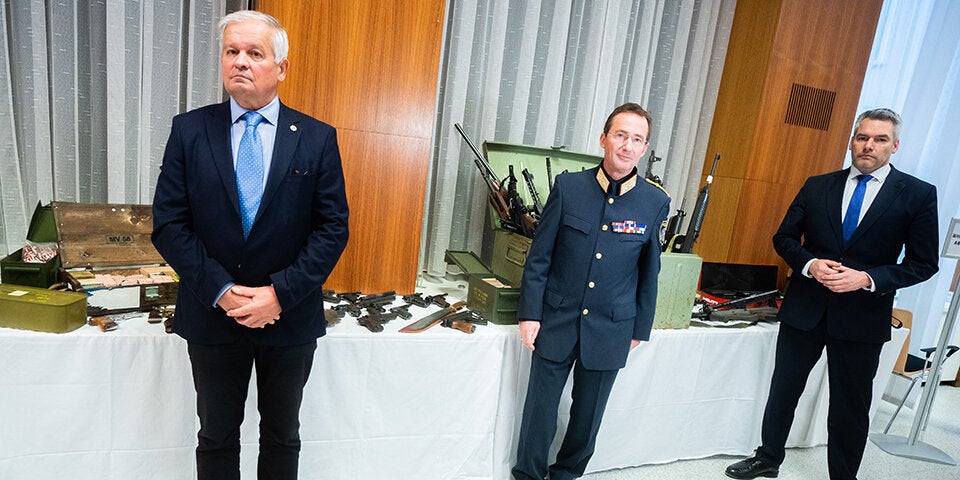 Polizei sprengt Neonazi-Bande in Österreich