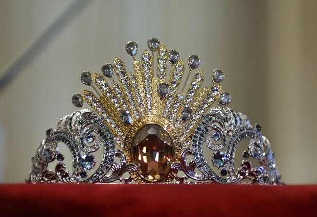 DAS ist die Versace-Tiara für den Opernball 2019