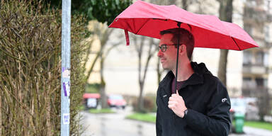 Stichwahl: Kay-Michael Dankl bei seiner Stimmabgabe