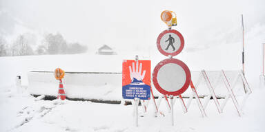 Winterwetter Lawinengefahr Schnee Schneemassen Rekordwinter