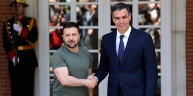 Ukraines Präsident Selenskyj und Spaniens Ministerpräsident Pedro Sánchez