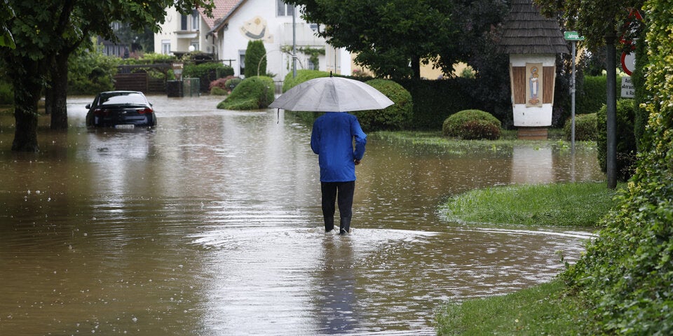 Überschwemmter Parkplatz