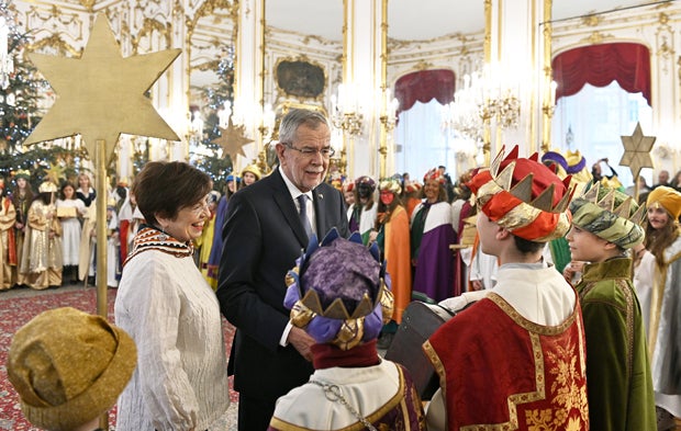 Hier empfängt VdB die Sternsinger