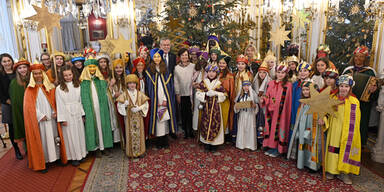 Hier empf&auml;ngt VdB die Sternsinger