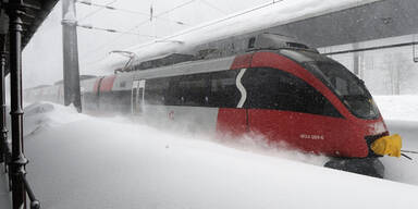 Zug ÖBB Schnee