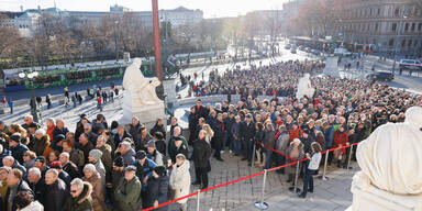 Ansturm auf Parlament: Mehr als 25.000 Fans