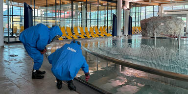 Erlebnistherme F&uuml;gen wegen Chlorgas evakuiert &ndash; Sieben Personen im Spital
