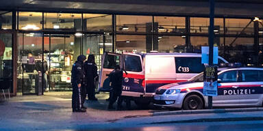 RAUB&Uuml;BERFALL IN G&Ouml;TZENS