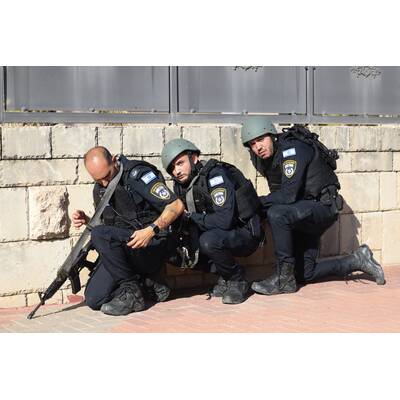 Journalisten und israelische Soldaten in Sderot am 8. Oktober.